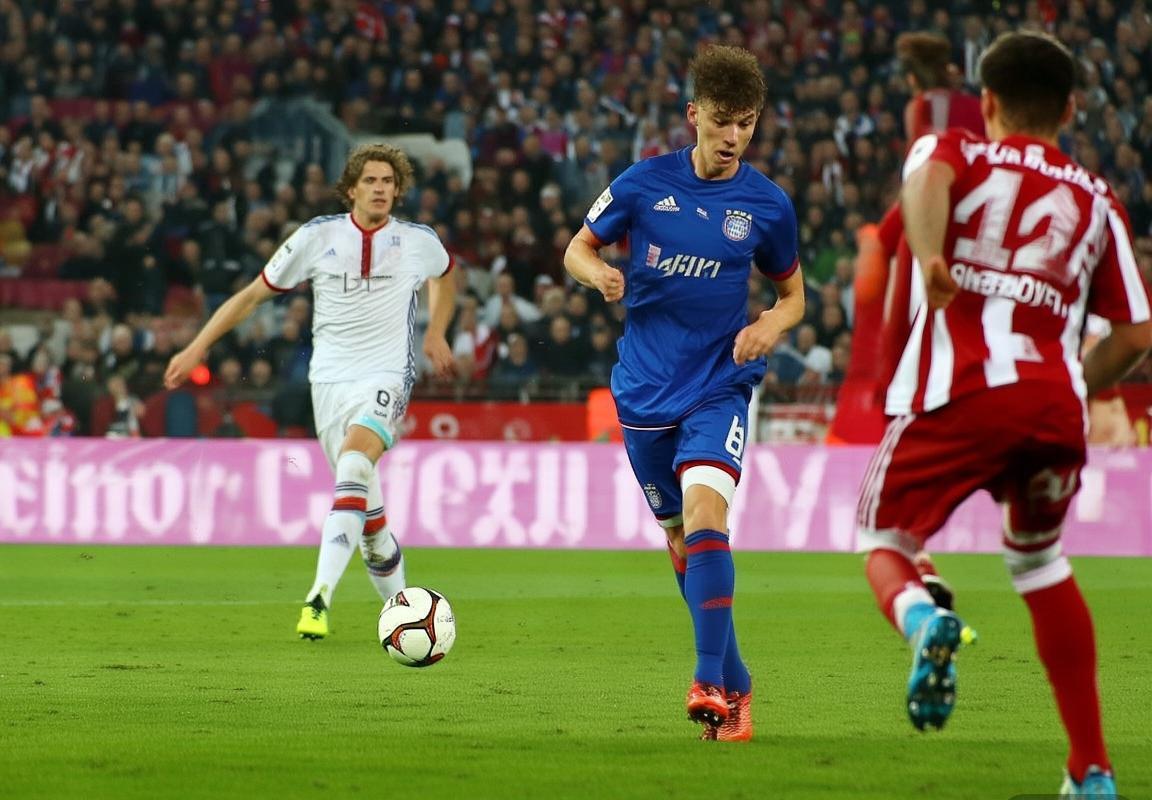 拜仁慕尼黑VS里昂：德法巅峰对决战术解析及精彩瞬间回顾(图1)